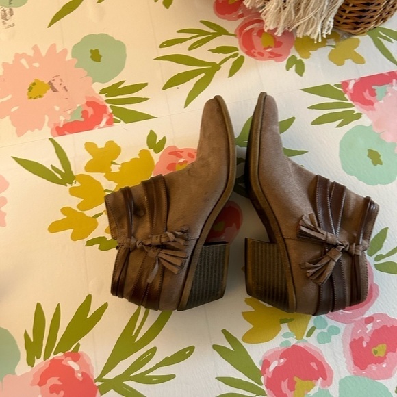 Life stride, brown ankle heel booties soft system flex size 7 - Picture 7 of 10